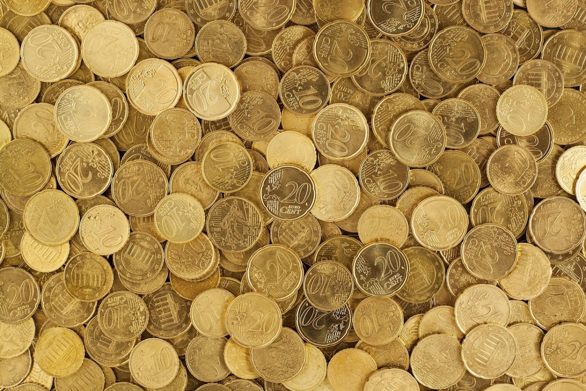 Illustratieve afbeelding van een groot aantal munten van 20 eurocent