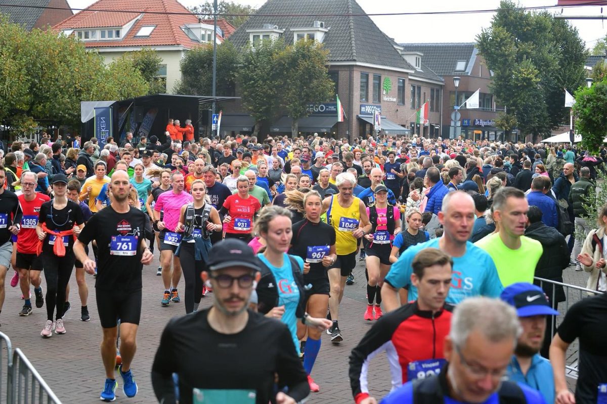 Van Oers Marathon Brabant met veel belangstelling op en langs het parcours.
